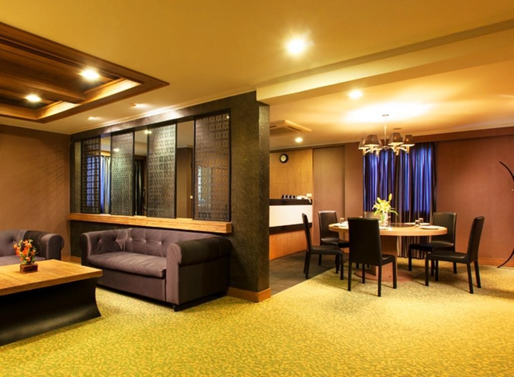 Q Hotel Bangkok Kültér fotó
