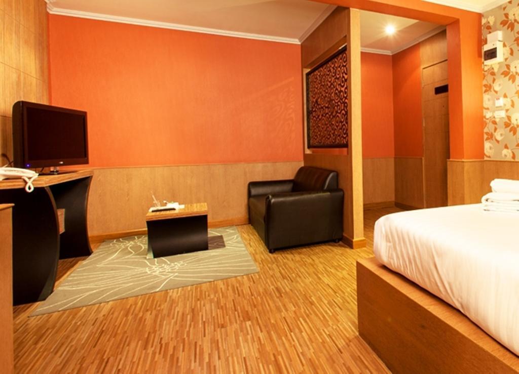Q Hotel Bangkok Kültér fotó