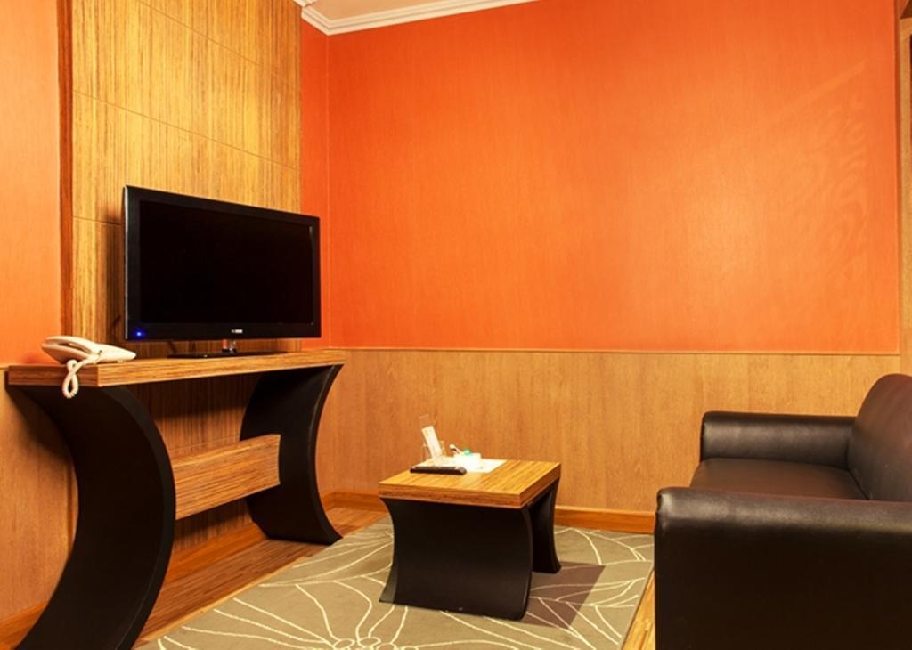 Q Hotel Bangkok Kültér fotó