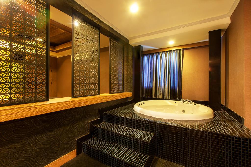 Q Hotel Bangkok Kültér fotó