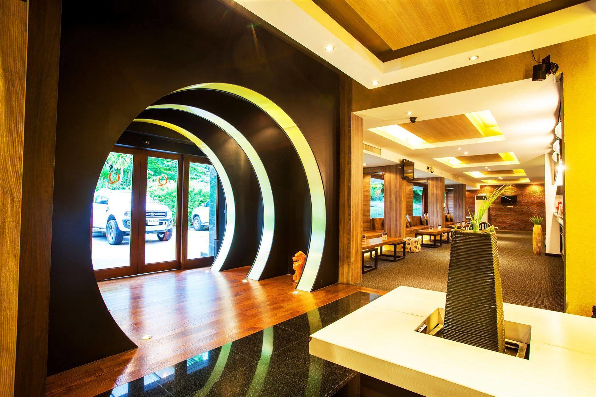 Q Hotel Bangkok Kültér fotó