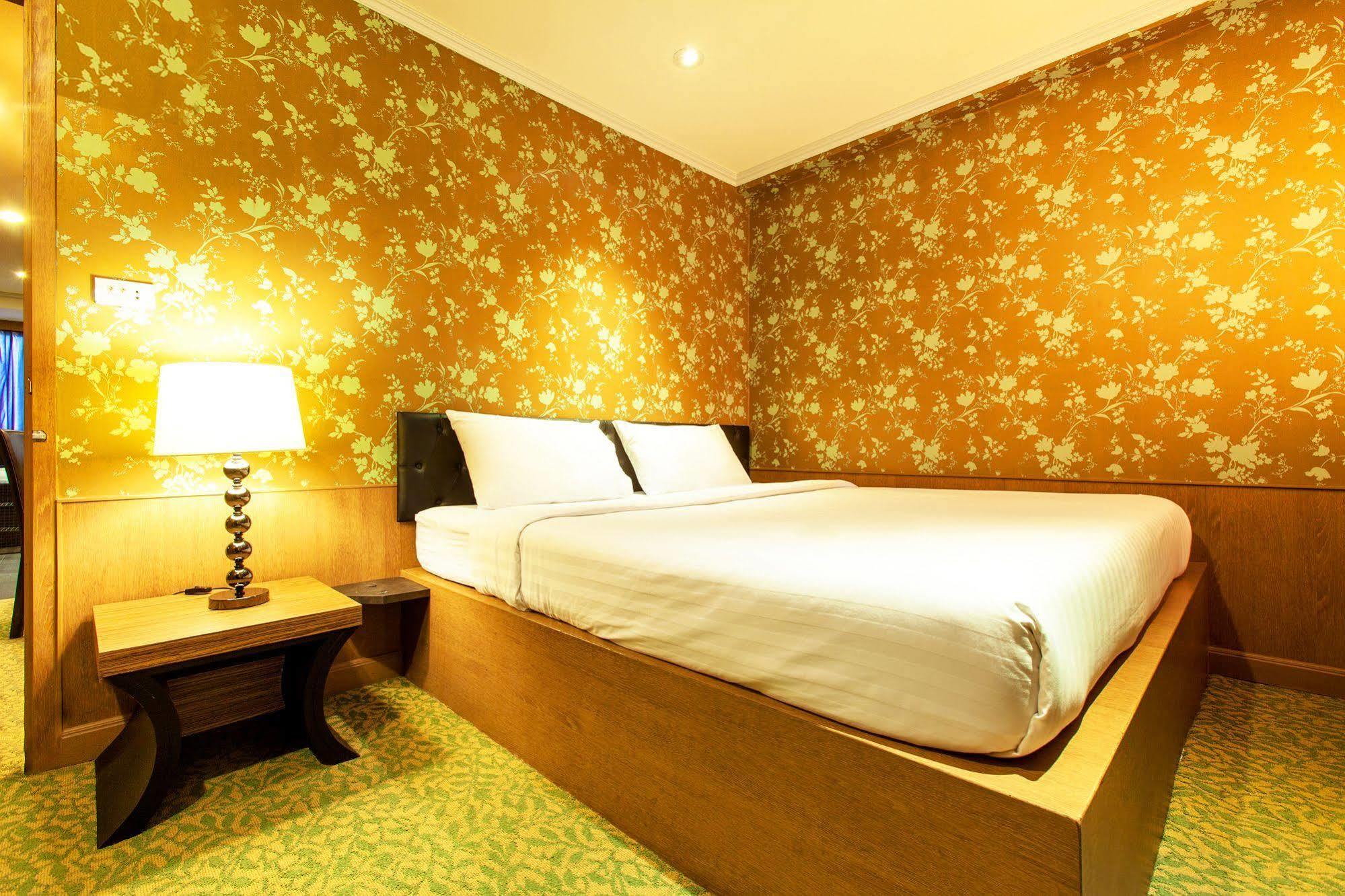 Q Hotel Bangkok Kültér fotó