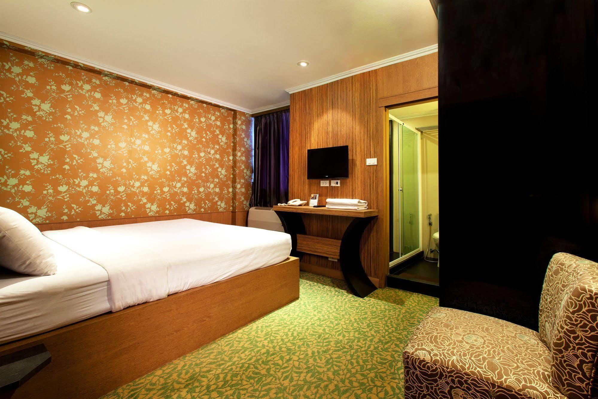 Q Hotel Bangkok Kültér fotó