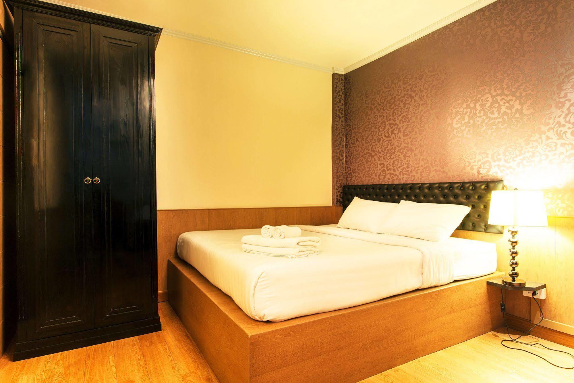 Q Hotel Bangkok Kültér fotó