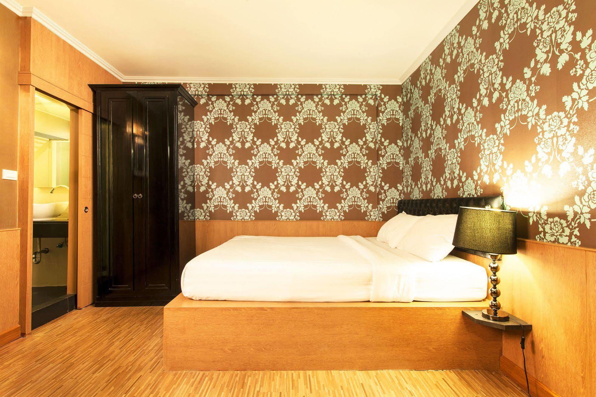 Q Hotel Bangkok Kültér fotó