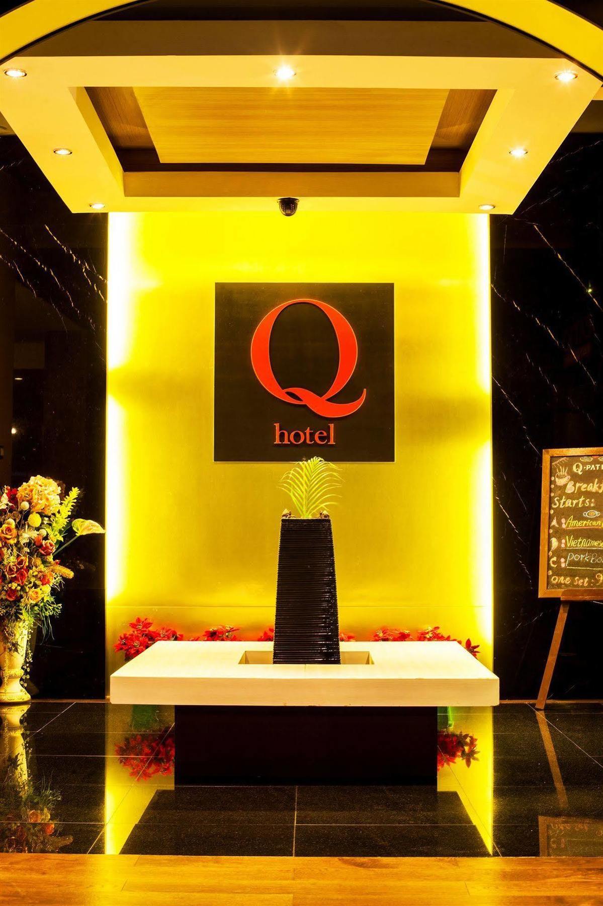 Q Hotel Bangkok Kültér fotó
