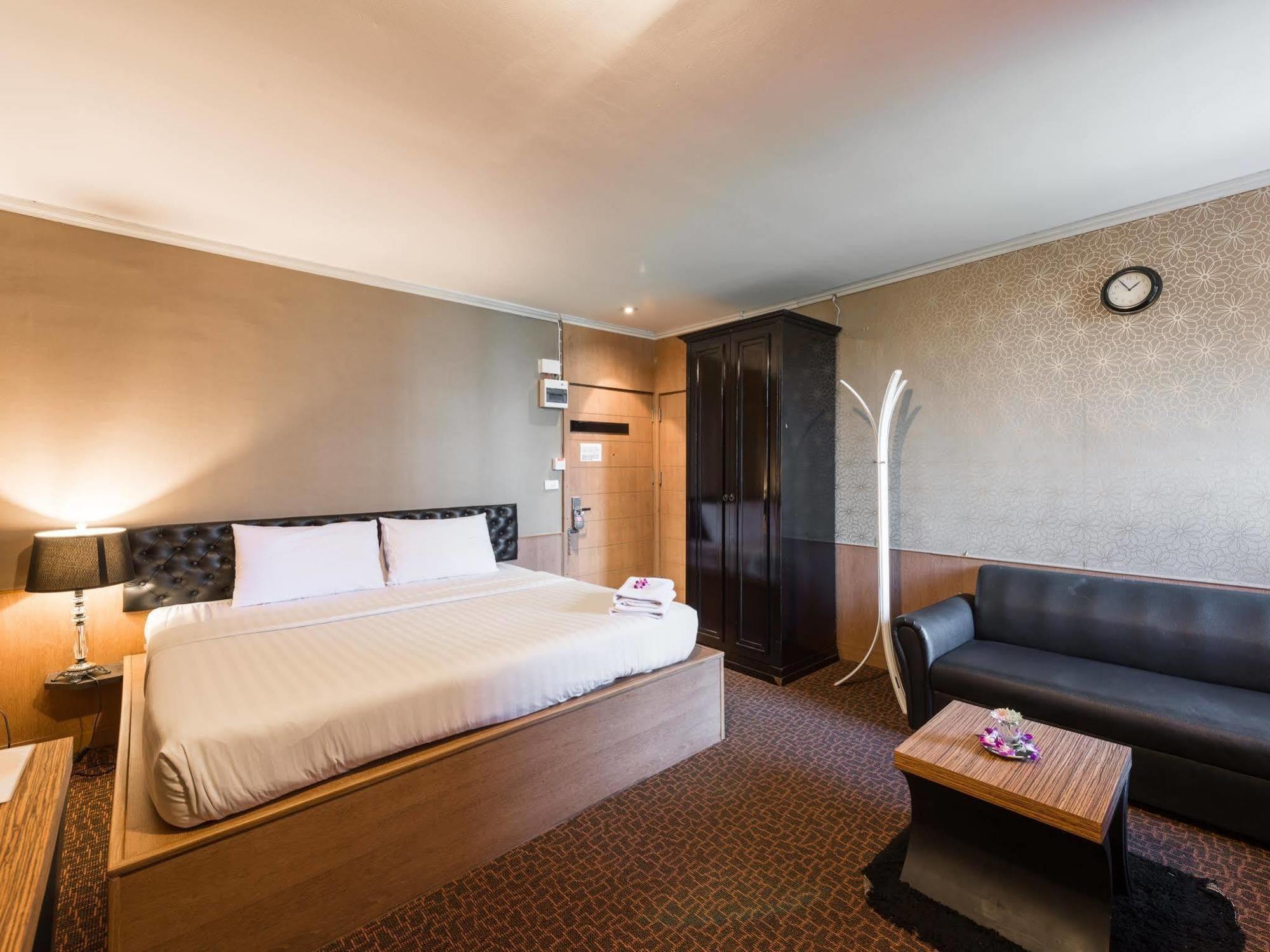 Q Hotel Bangkok Kültér fotó