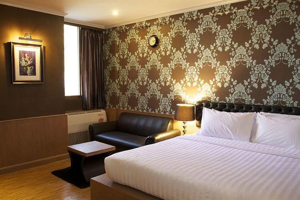 Q Hotel Bangkok Kültér fotó